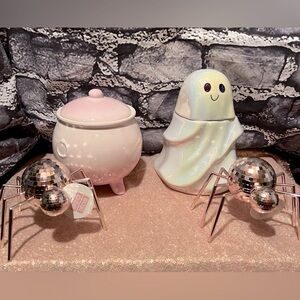 Ghost vessel with ceramic cauldron and spiders